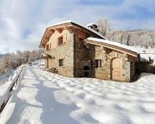 Highly insulated rustic Eco-homes utilising sustainable, locally sourced materials giving warm and comfortable, low maintenance homes with low running costs and low carbon footprints. Properties can be finished with stone external walls or a mix of stone, wood and paint-rendered walls.